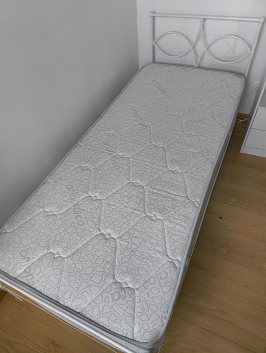 Cama de ferro antiga +estrado + colchão