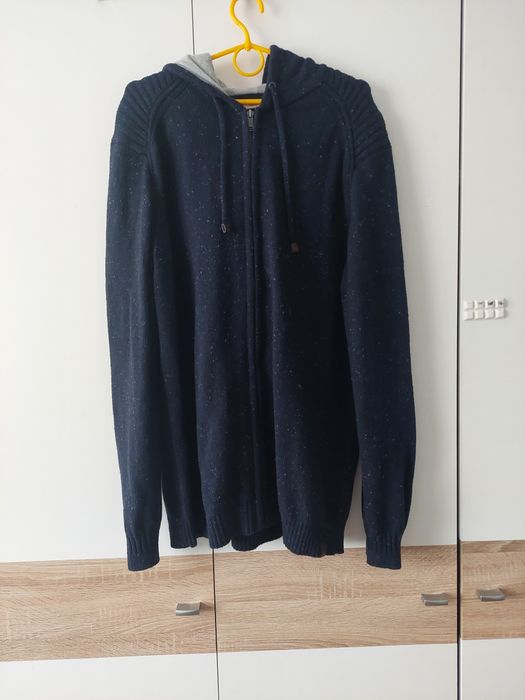 Sweter męski na zamek z kapturem