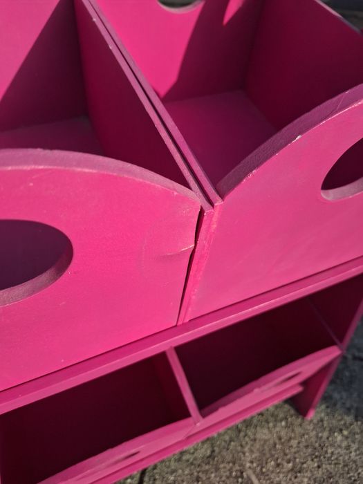 Armário de brinquedos com caixas amovíveis