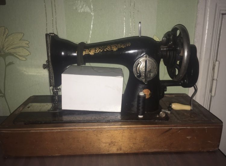 Продам швейну машину уімз СРОЧНО!