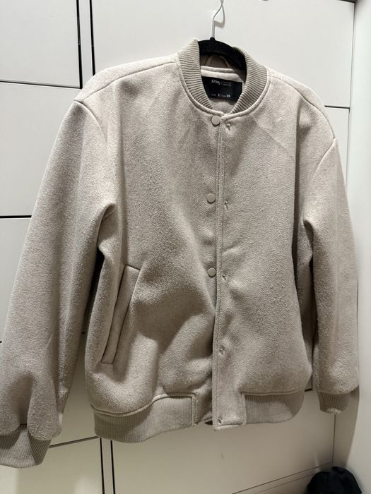 Бомбер Куртка бежева