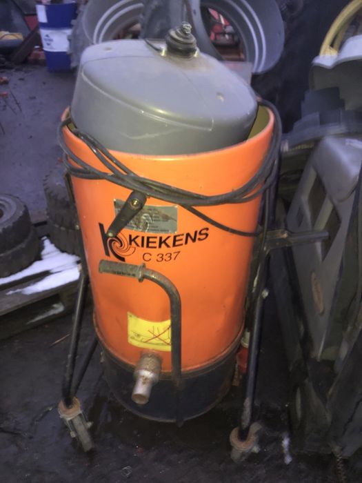 Zamiatarka odkurzacz przemysłowy