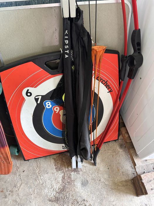 Arcos e flecha, baliza e skate decathlon