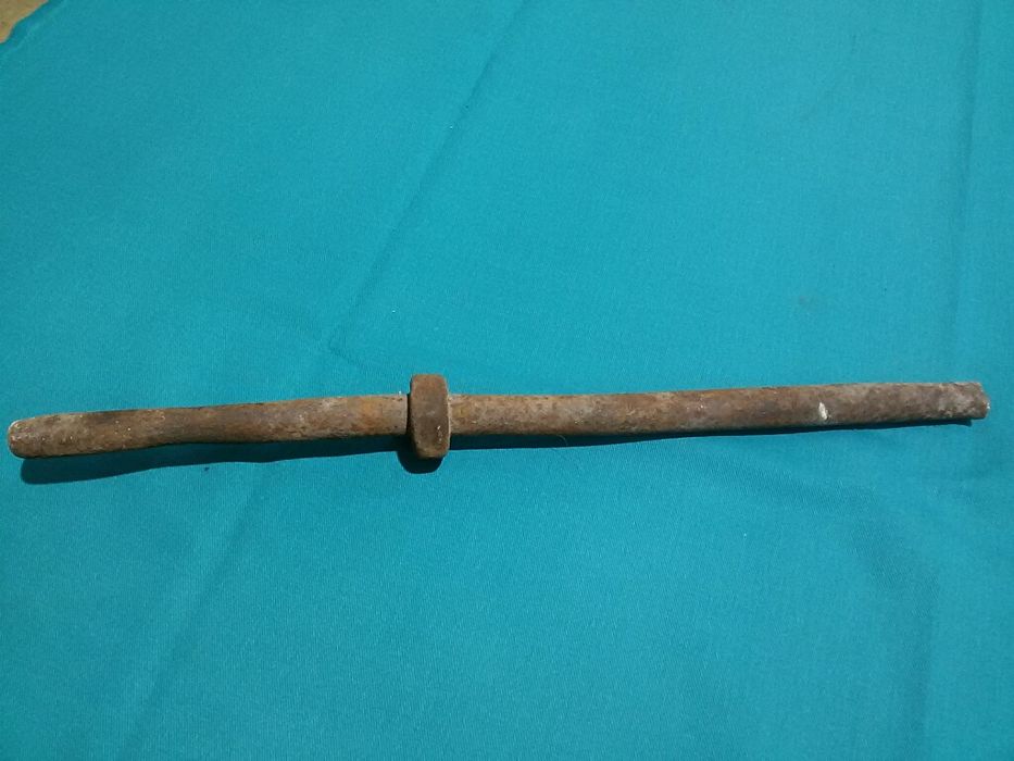 Roda de ferro de um semeador +2 peças de ferro (antigas)