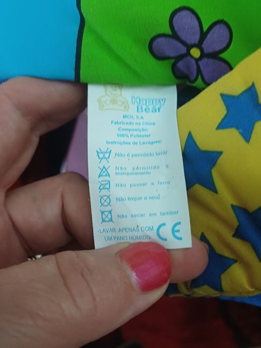 Ginásio  de  bebé com brinquedos incluídos.