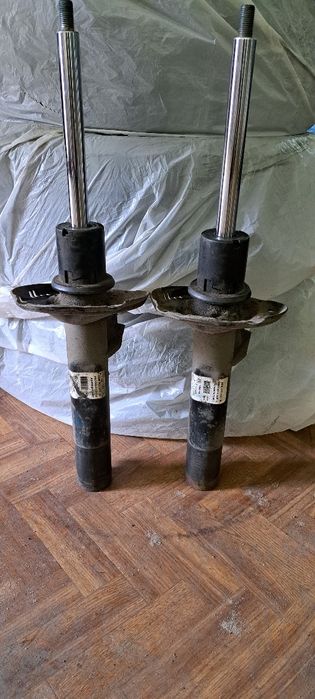 Амортизаторы  оригинал фолцваген голф 7 б/у в гарному стані.