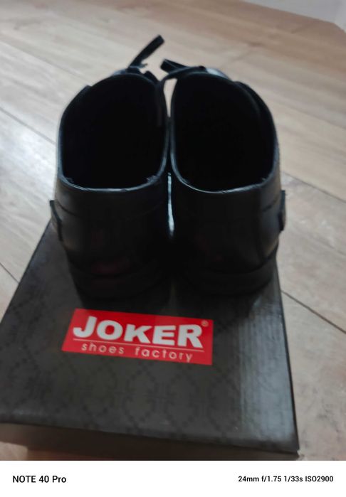 Buty eleganckie męskie/ chłopięce 40
