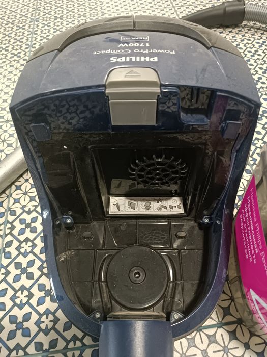 Пилосос Phillips PowerPro Compact на запчастини