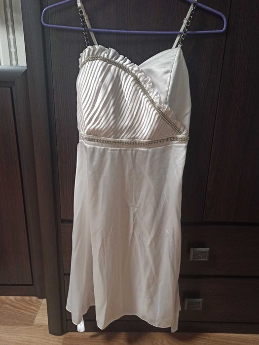 Белое летнее платье