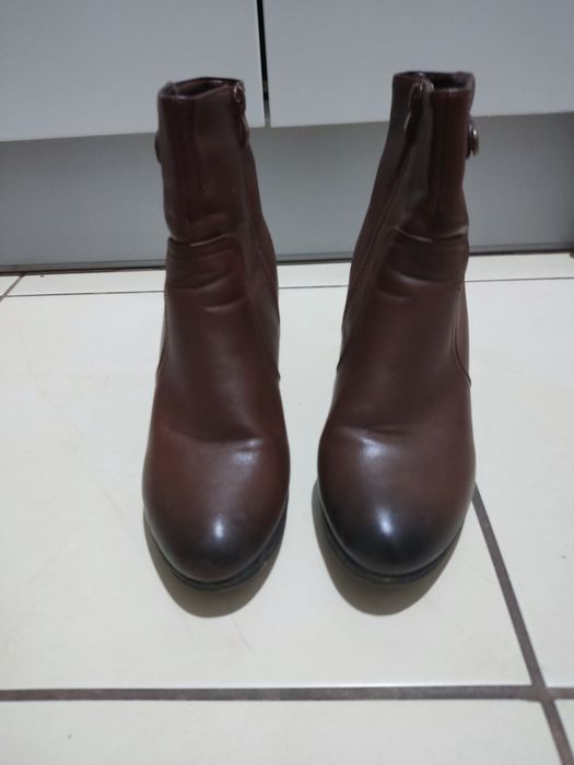 Damskie buty na obcasie + gratis druga para butów