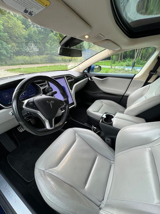 Tesla model S 70D