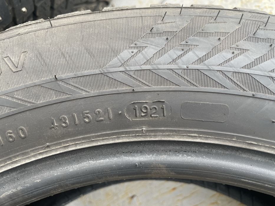 Зимова гума Нокіан  215/60/17