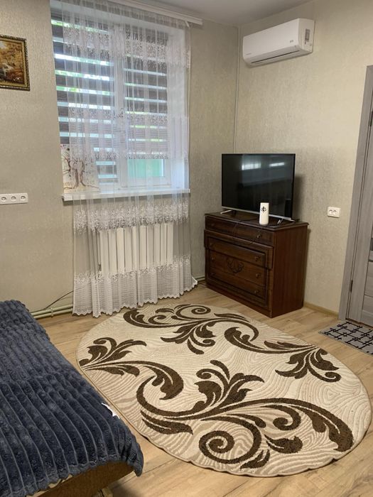 Продаж частини будинку з 2 гаражами /р-н Новомиколаівка/