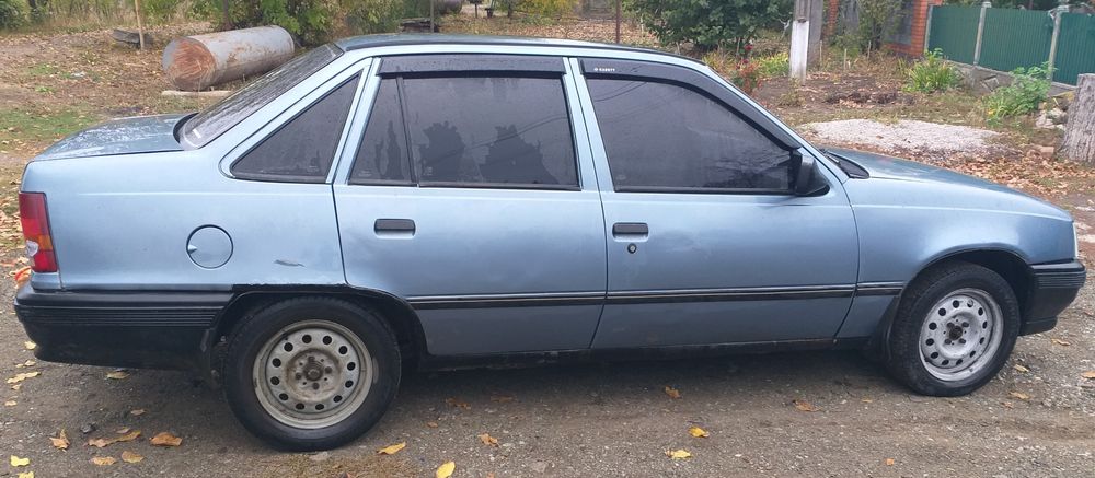 Продам автомобиль Опель Кадет в хорошем состоянии вложений не требует.