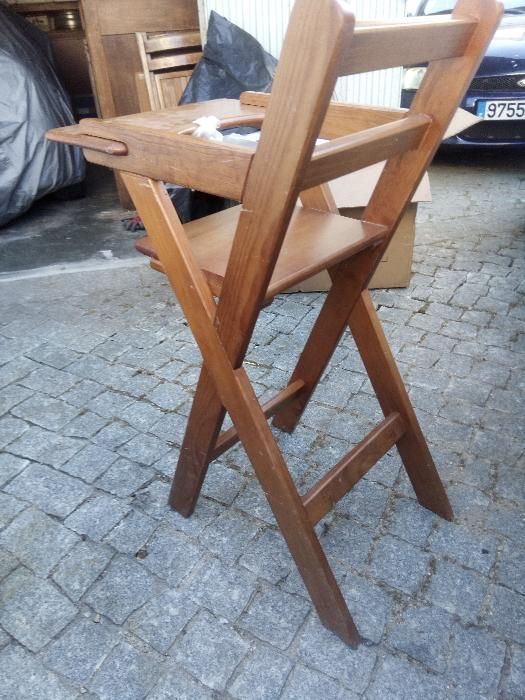 Cadeira de criança estrutura madeira