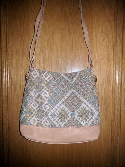 Mala colorida como nova