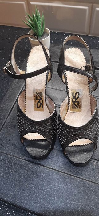 Sandały na obcasie rozmiar 37