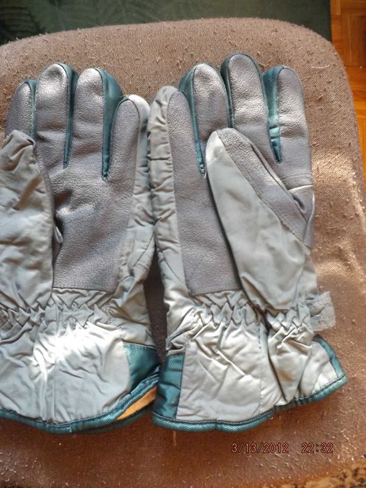 Sprzedam 2 pary rękawic narciarskich jak nowe