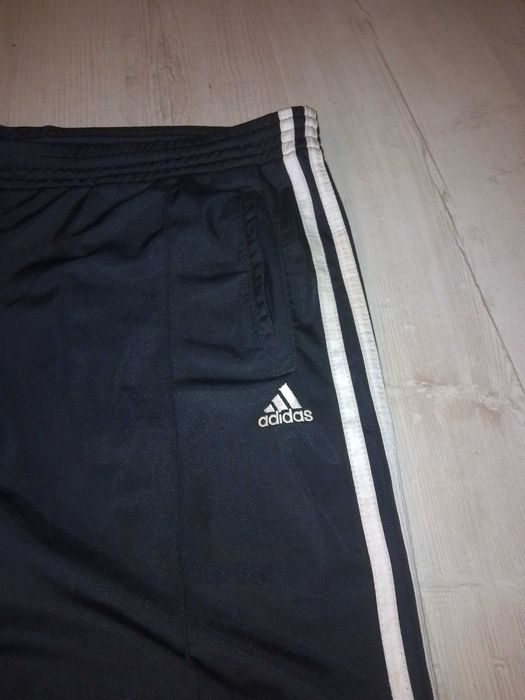 Spodnie Adidas szerokie