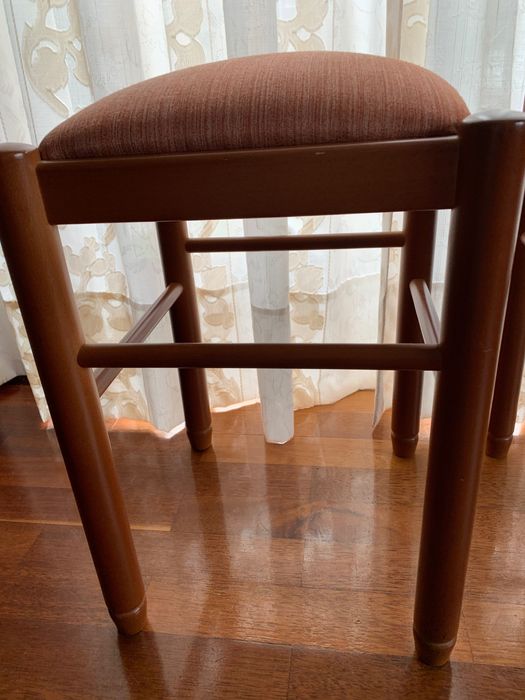 2 Bancos Madeira e Tecido