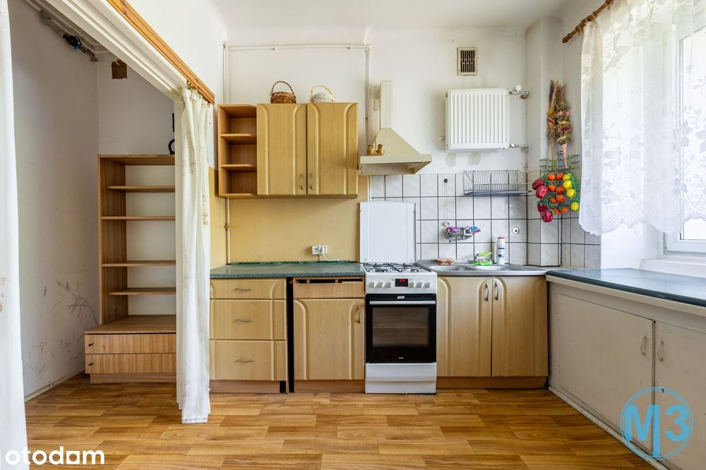 Klimat w sercu Stalowej Woli – parkiet, wysokie sufity i potencjał!