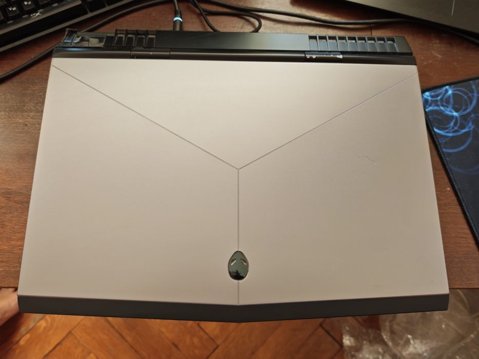 Продам ноутбук Alienware 17 r4