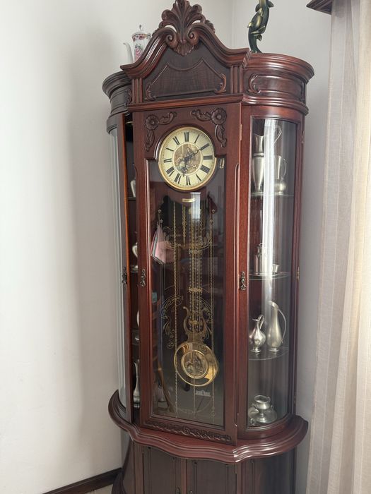 Relógio de sala com arrumação