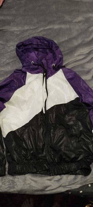 Жіночка вітровка