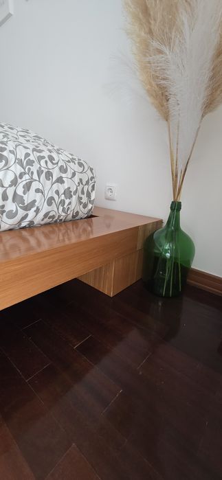 Cama de casal com estrado