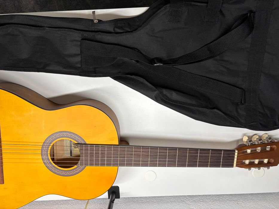 Guitarra Classica Stagg C440 com mala- praticamente nova