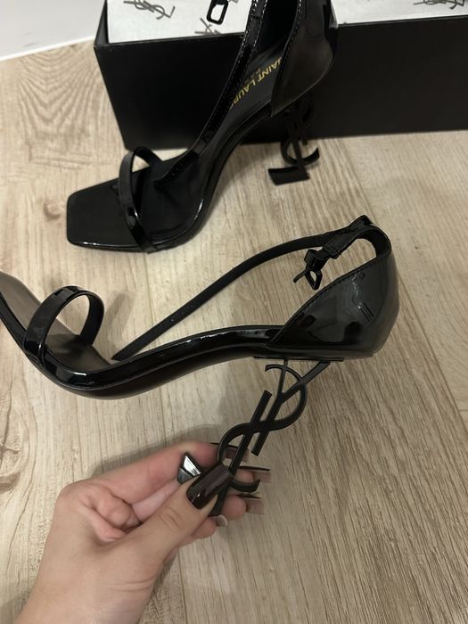 Туфлі Saint Laurent