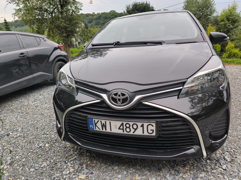 Toyota Yaris III czarna benzyna