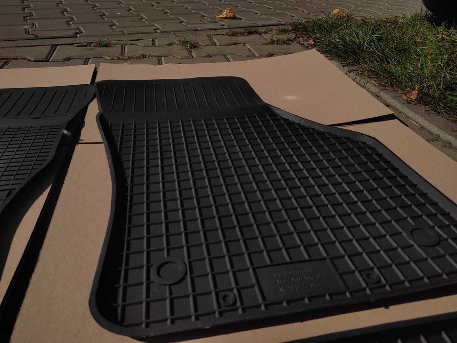 NOWE Dywaniki gumowe VW GOLF VII od 2012r dopasowane korytka korytko