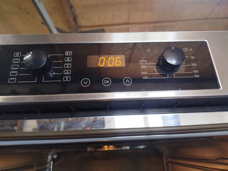 Духова шафа Miele H4710B.