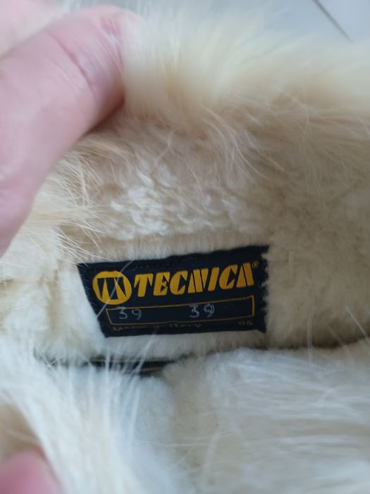 Buty Tecnica z naturalnego futra na wełnie 38/salon 1490 zł