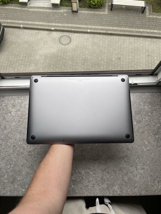 MacBook Pro 16" 2019 | i9 2.4GHz / 32GB / 1TB | 75 циклів