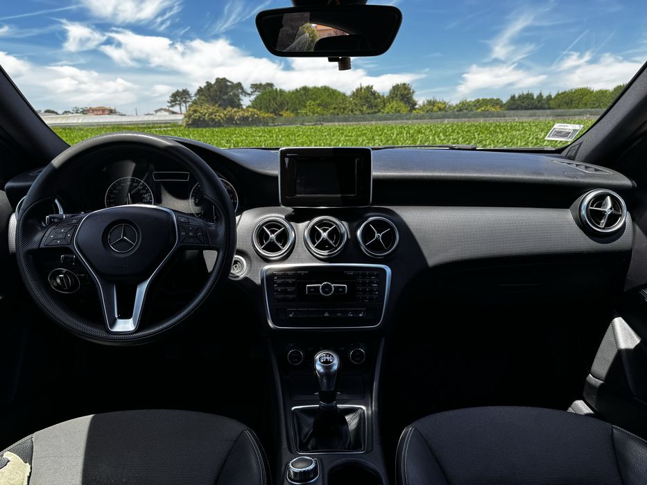 Mercedes-Benz A180 Urban | Abril 2014 | Excelente Estado
