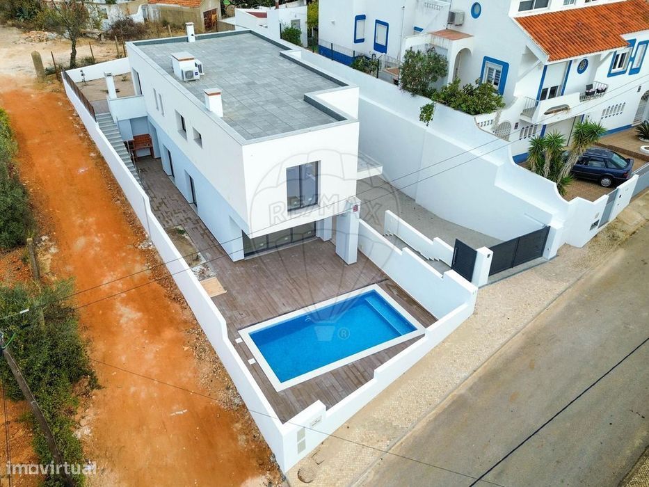 Moradia T4 para venda