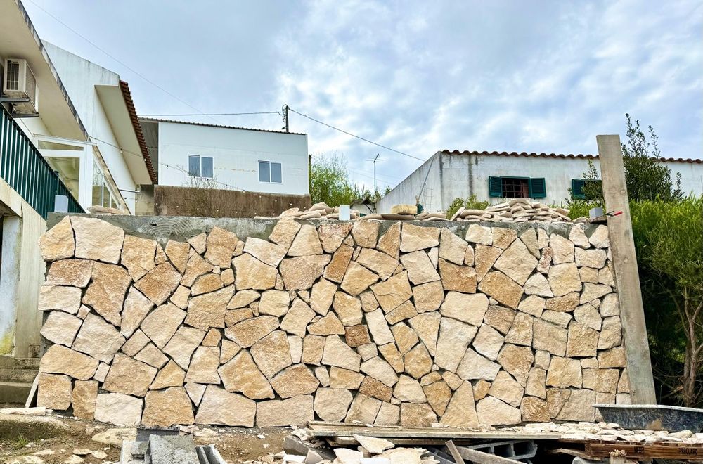 Muros em Pedra e bloco