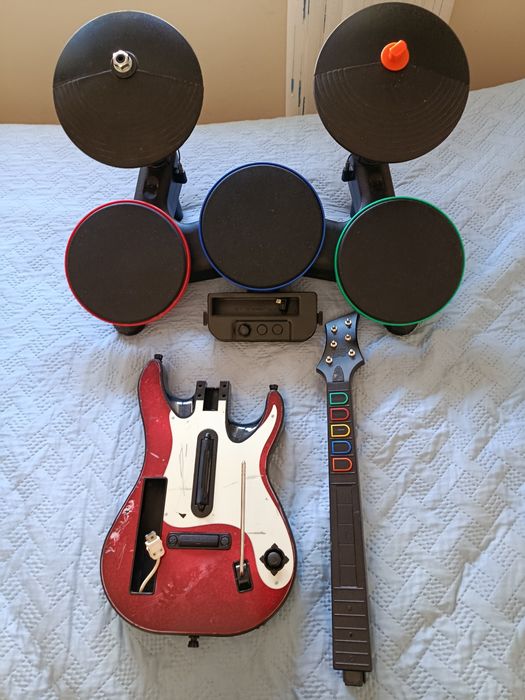 Pack Guitar Hero / Band Hero para Nintendo Wii (Guitarra + Bateria)