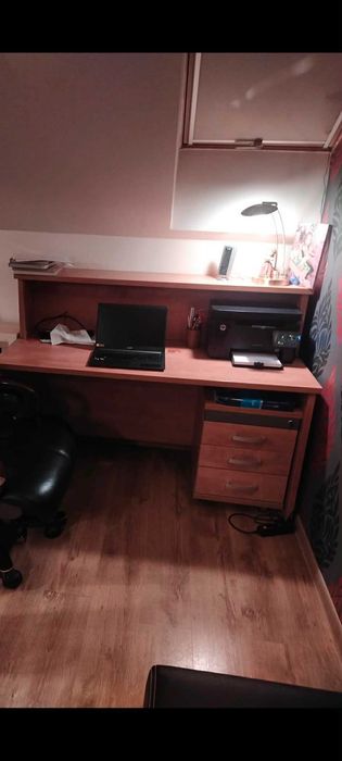 Duże solidne biurko