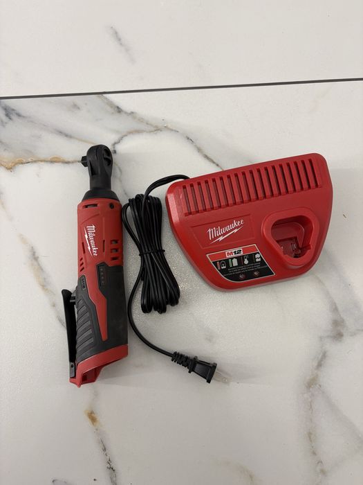 Grzechotka milwaukee m12 wraz z ładowarką