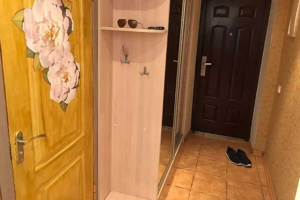 2х кімнатна на вул.Інститутській, 2й поверх, 47м2. Гарний стан!