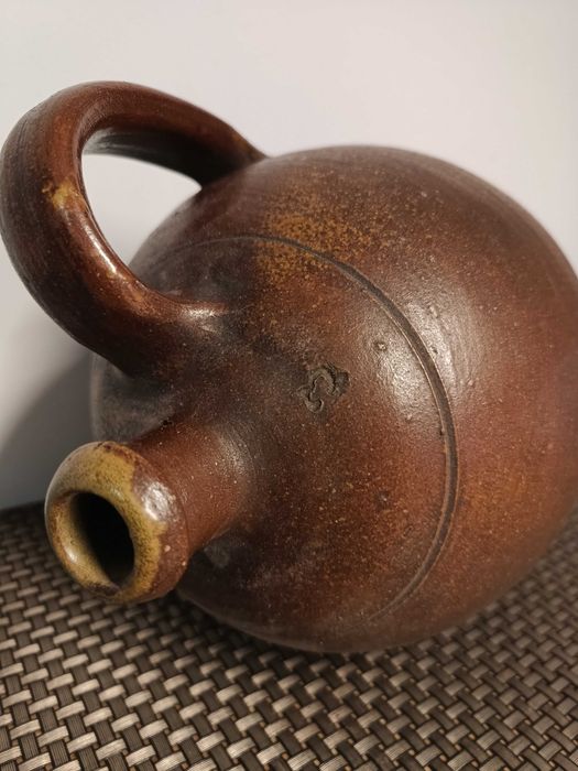 Stare gliniane bukłaki.