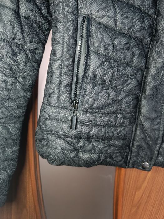 Ocieplana kurtka z koronką