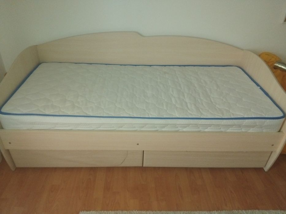 Ліжко односпальне з матрасом