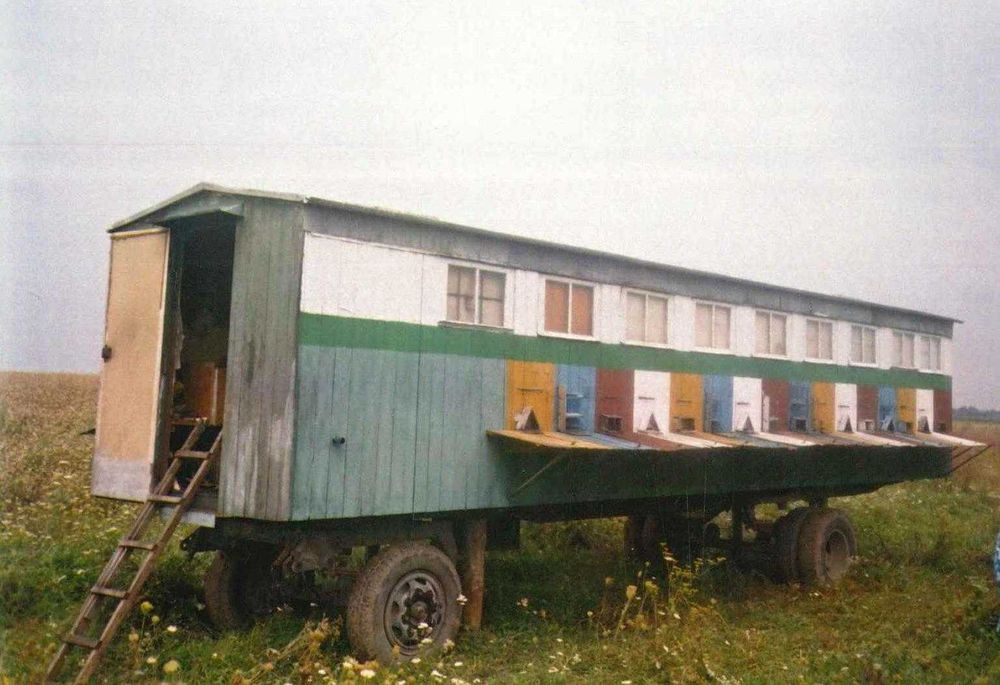 Вагон-пасіка на колесах до 50 вуликів. Бджолопавільйон. Пасіка.