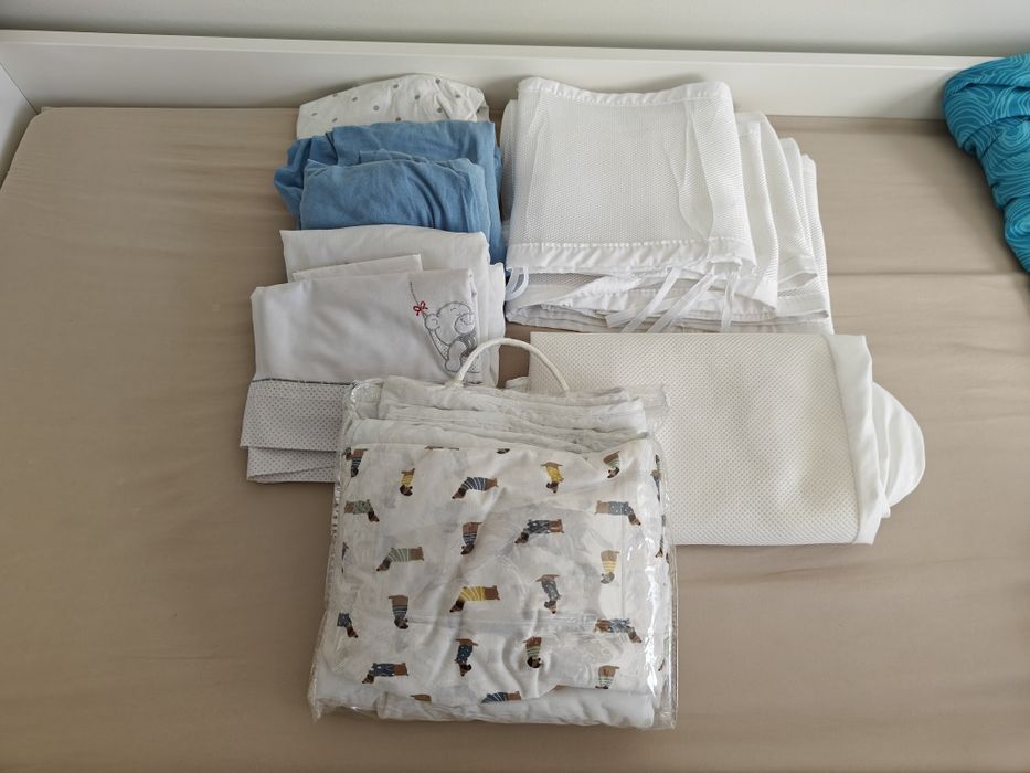 Berço em madeira IKEA Sundvik + colchão e outros