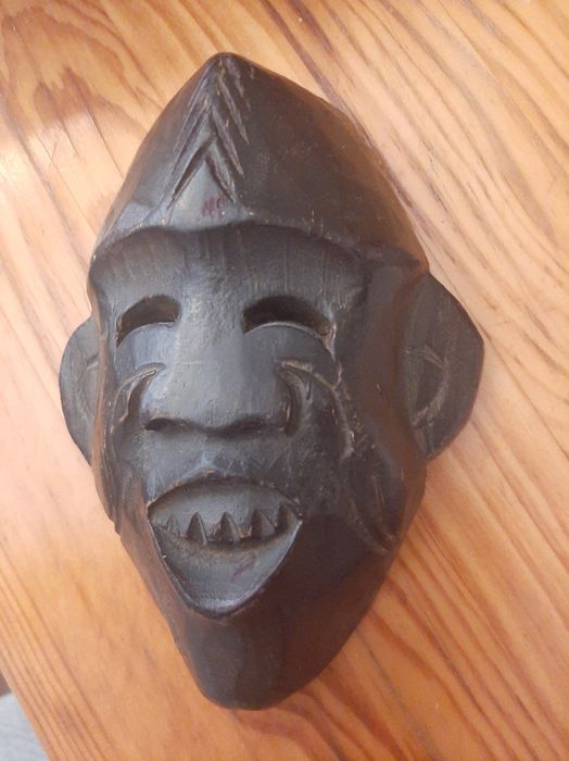 Máscara africana Risonha Mto Leve