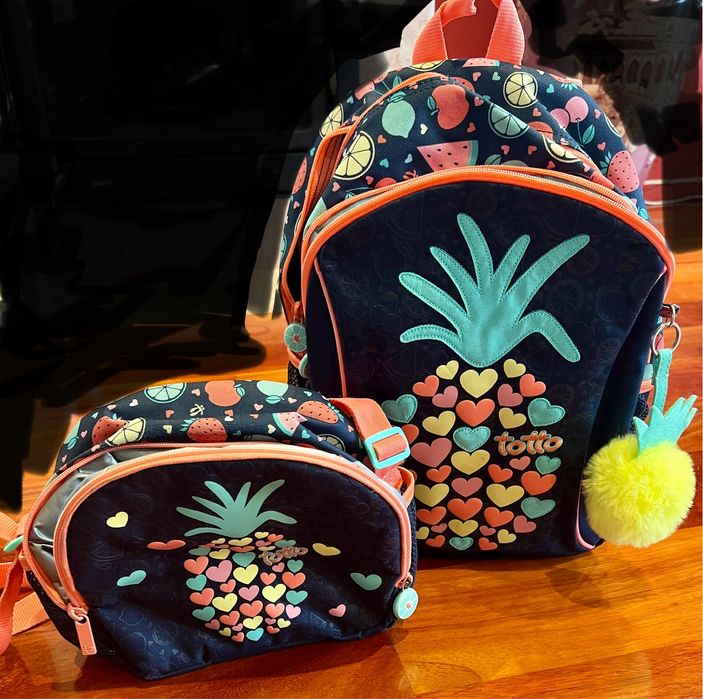 Conjunto de mochila e lancheira